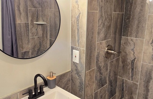 Manitou Springs Cabin | Cozy Cabin 1 | 1BR + Kitchenette Near Pikes Peak