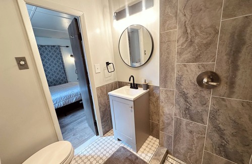 Manitou Springs Cabin | Cozy Cabin 1 | 1BR + Kitchenette Near Pikes Peak