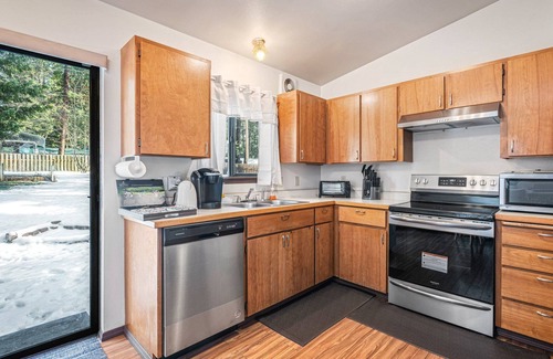 Hayden Cabin | Cozy Cabin conveniently located minutes from Downtown Coeur d'alene ID