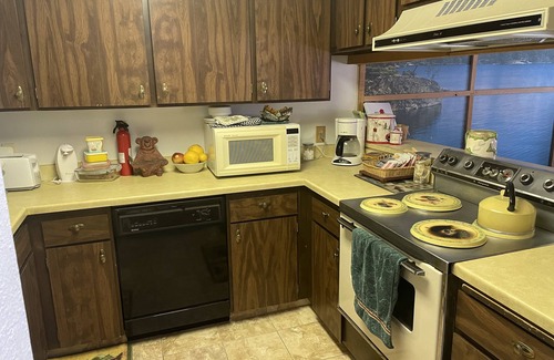 Shaver Lake Cabin | Cozy Cabin for Summer & Winter Fun