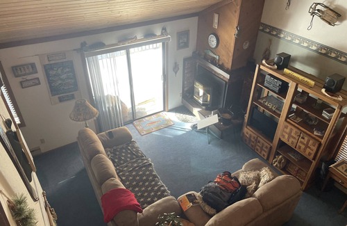 Shaver Lake Cabin | Cozy Cabin for Summer & Winter Fun