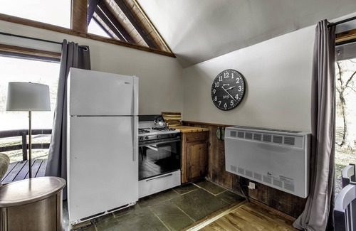 Akron Cabin | Cozy Cabin Getaway