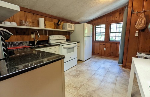 Bethpage House | Cozy Cabin - Go Back in Time