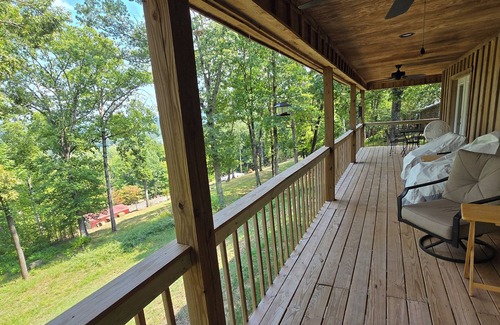Clinton House | Cozy Cabin Greers Ferry Lake View