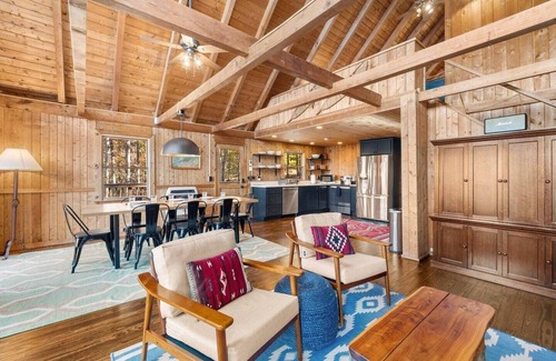 Kabletown Cabin | Cozy Cabin Hidden Away on a Lake!