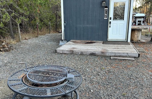 Hayden Cabin | Cozy cabin in Athol with 4 ski resorts nearby! Enjoy a peaceful getaway