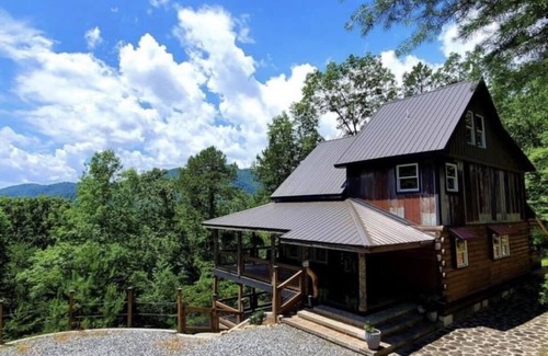 Hot Springs Cabin | Cozy cabin in Hot Springs, minutes away from town!