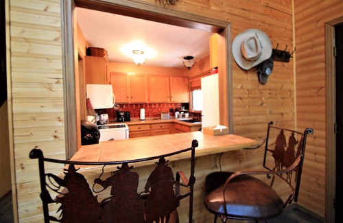 Alta Sierra House | Cozy Cabin in Sequoia Forest near Lake Isabella
