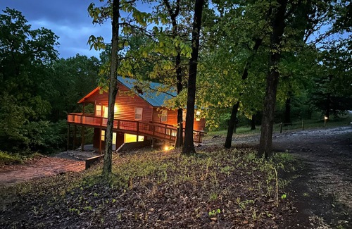 SaddleBrook House | Cozy cabin in Warsaw.nCabin in the woods, a perfect gateaway.!