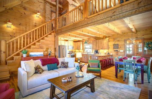 Boone House | Cozy Cabin + Mt View/River/Hot Tub/Pool Table