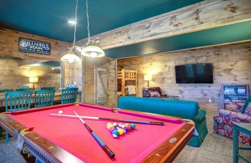 Boone House | Cozy Cabin + Mt View/River/Hot Tub/Pool Table