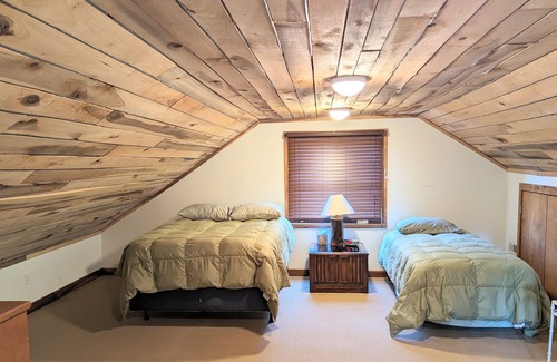 Shelbyville Cabin | Cozy Cabin near Jack Daniels, Uncle Nearest, and George Dickel Distilleries.