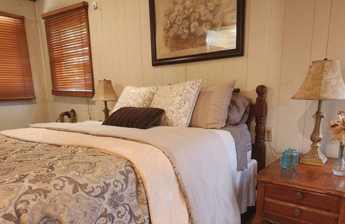 Roan Mountain House | Cozy Cabin nestled in the mountains
