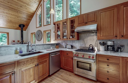 Eureka Cabin | Cozy Cabin Nestled on 2.5 Acres of Pristine Redwood Forest *Hot Tub *Fire Pit!