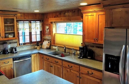 Estes Park Cabin | Cozy cabin on the river #6024