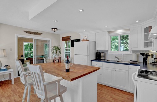 Parham Cabin | Cozy Cabin w/Central Heat/Fireplace/Game Room/Snowshoes. 45 min. N. of Kingston