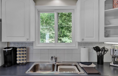 Parham Cabin | Cozy Cabin w/Central Heat/Fireplace/Game Room/Snowshoes. 45 min. N. of Kingston