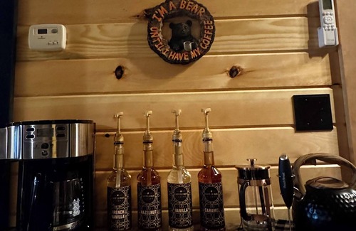 Benezette Cabin | Cozy cabin with in the heart of Benezette, 1 mile from viewing center.