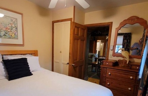 Crosslake Cabin | Cozy cabin with lake shore cottage. Shore Lift