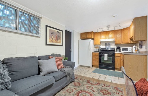 Canyon Rim Apartment | Cozy Canyon Rim, Self Check-In, Parking