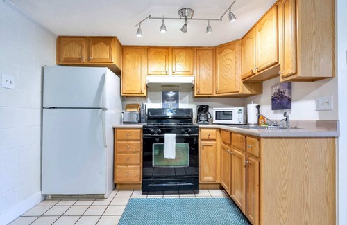 Canyon Rim Apartment | Cozy Canyon Rim, Self Check-In, Parking