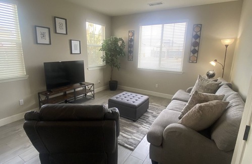 Sparks House | Cozy Casita located in Sparks