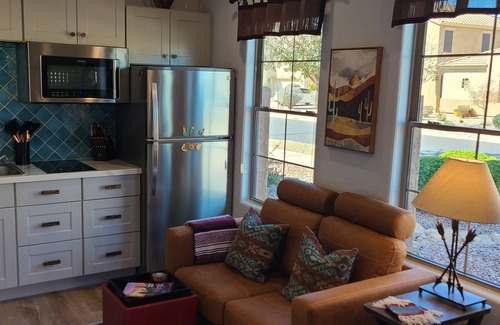 Emperor Estates House | "Cozy Casita" Private Pool and Spa/1 Bed/Full Kitchen/Walk in Shower/BBQ