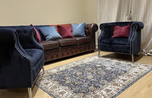 Brentwood Apartment | Cozy Central Brentwood 2 Bedroom Flat with Free Parking