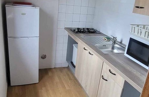 Salles Ski Chalet | Cozy chalet 8 ppl, 3 bdrms, wood stove