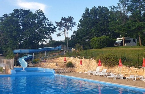 Salles Ski Chalet | Cozy chalet 8 ppl, 3 bdrms, wood stove