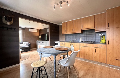 Geel Ski Chalet | Cozy chalet by the water