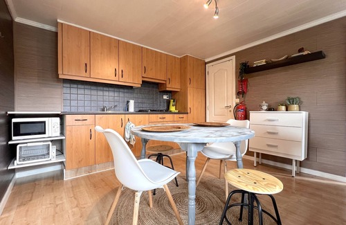 Geel Ski Chalet | Cozy chalet by the water