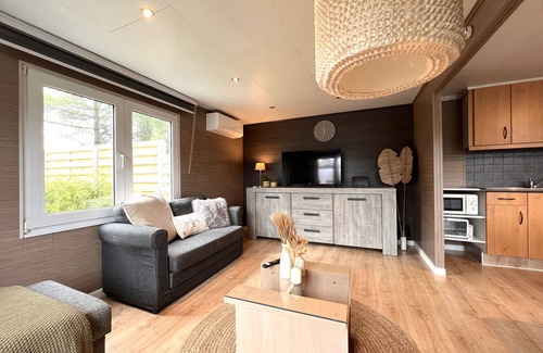 Geel Ski Chalet | Cozy chalet by the water