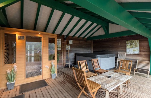 Fresse-sur-Moselle Cottage | Cozy chalet with spa and sauna, pets allowed