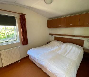 Goedereede House | Cozy chalet near beach, dune and forest