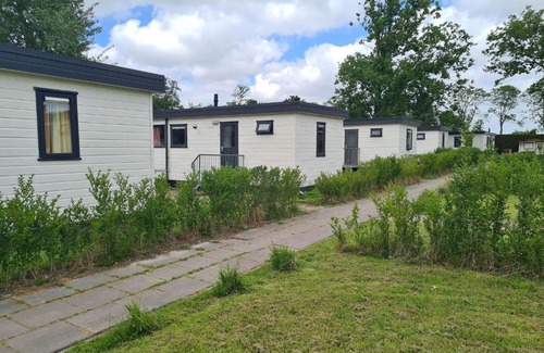 Hensbroek Ski Chalet | Cozy chalet on a holiday park near Alkmaar