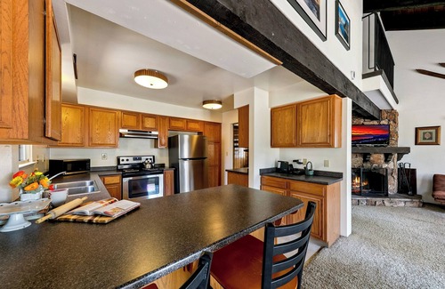 Bijou Park House | Cozy Chalet Retreat in South Lake Tahoe - Near Heavenly Ski Resort mv12