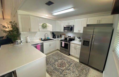 Dunnellon House | Cozy Chalet- walk to Rainbow River