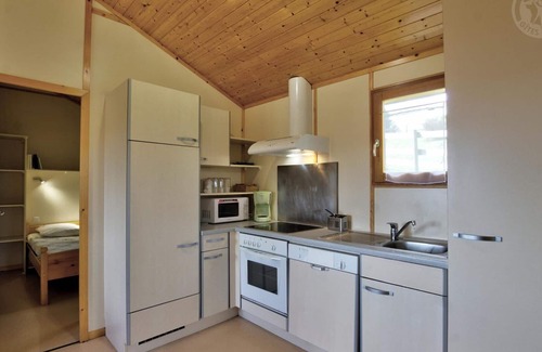 Les Noes Cottage | Cozy chalet with private terrace, pets allowed