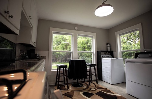 Denton House | Cozy, charming, stylish and natural wooded backyard close to UNT.