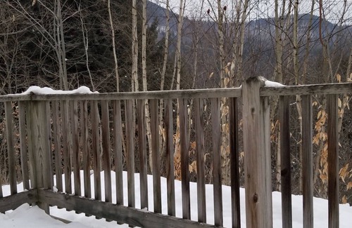 Stockbridge Ski Chalet | Cozy, Charming Vermont Chalet close to 5 major ski areas sleeps 4