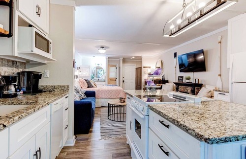 Lake Lure Condo | Cozy-Chic Lake Lure Studio Rumbling Bald Resort Access!