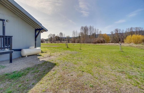 Cle Elum House | Cozy Cle Elum Cabin with 3 Acres and Stocked Pond