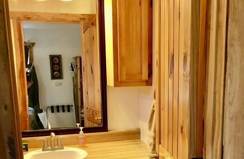 Sacramento Cabin | Cozy Clean Cabin next to Lincoln National Forest.