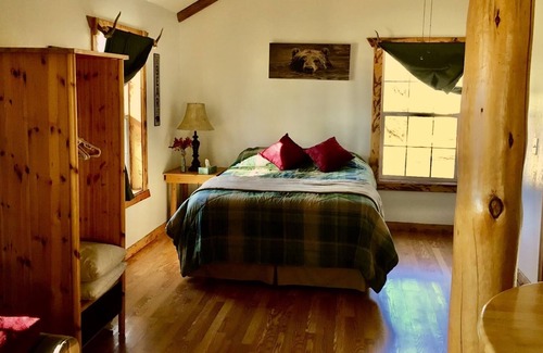 Sacramento Cabin | Cozy Clean Cabin next to Lincoln National Forest.