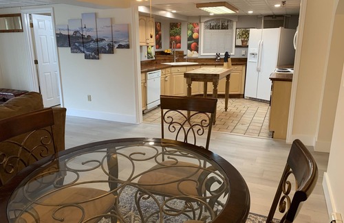 South Berwick Apartment | Cozy, coastal apartment- 5 mi to Ogunquit beach!