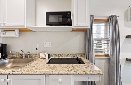 Fort Walton Beach Apartment | Cozy Coastal Cutie | Budget-Friendly Beach Escape