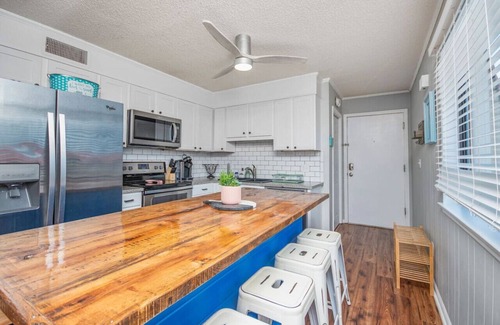 Ash Condo | Cozy Coastal Retreat w/Waterway Views – Perfect for Snowbirds, Couples & Long Stays! Sleep 6, Direct beach access