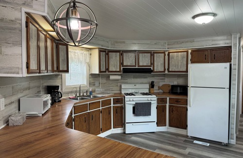 Bath House | Cozy Cohocton River Getaway