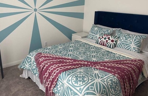 Riverside House | Cozy Comfortable 6-Bdr Family Retreat near UCR NOS